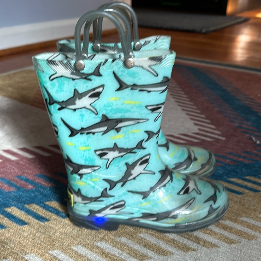 Western chief (from target) kids pull on shark light up rain boots size 12